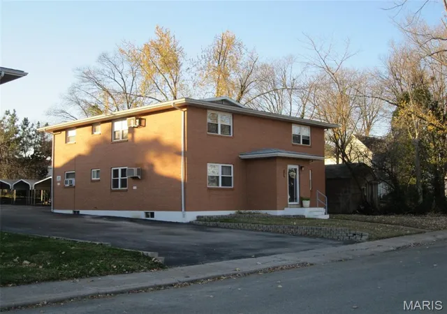 Photo 2 of Multi family home for sale at 609 W Adams St #1-4, Jackson, MO 63755 | MLS# MIS26055832 | Listing updated on 2026-09-01