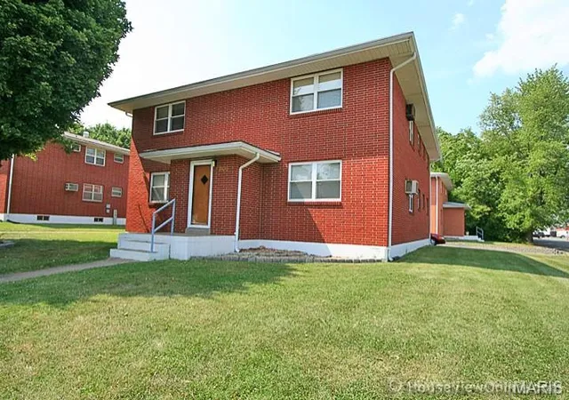 Listing Photo 2 - Condo for sale in building located at 609 W Adams St, Jackson, MO 63755 - Unit #1-4