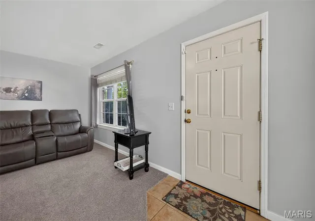 Photo 3 of Townhouse for sale at 425 Wild Oak Dr, O Fallon, MO 63368 | MLS# MIS26055844 | Listing updated on 2026-09-01