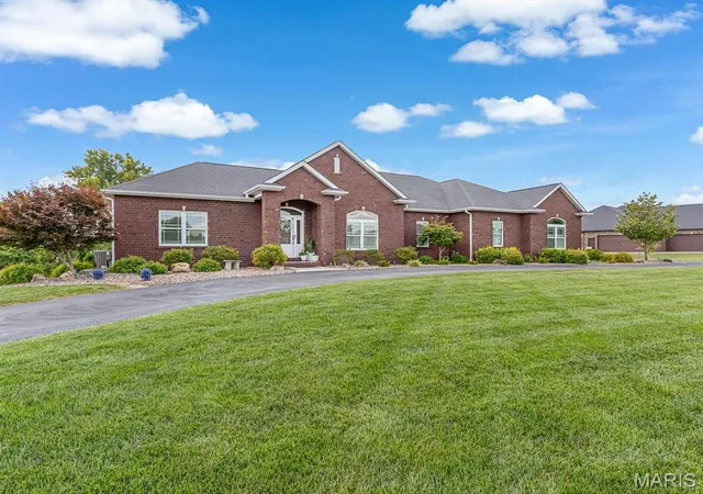 Photo 3 of Single family home for sale at 600 Covington Dr, Waterloo, IL 62298 | MLS# MIS26055846 | Listing updated on 2026-10-15
