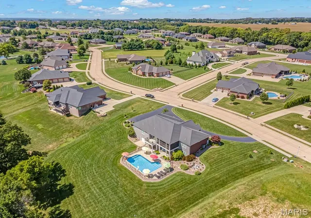 Photo 1 of Single family home for sale at 600 Covington Dr, Waterloo, IL 62298 | MLS# MIS26055846 | Listing updated on 2026-09-24