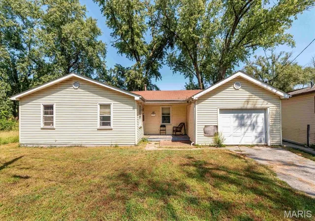 Photo 3 of Single family home for sale at 17 Denovion Ct, East Saint Louis, IL 62206 | MLS# MIS26055849 | Listing updated on 2026-09-04