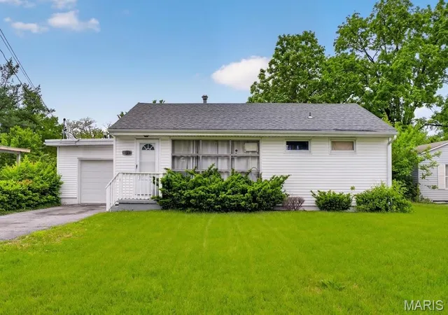 Photo 1 of Single family home for sale at 109 Cascade Dr, Belleville, IL 62223 | MLS# MIS26055852 | Listing updated on 2026-09-03