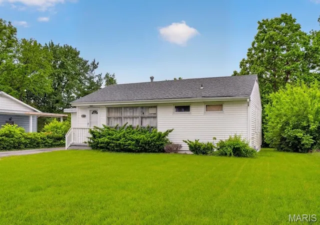 Photo 2 of Single family home for sale at 109 Cascade Dr, Belleville, IL 62223 | MLS# MIS26055852 | Listing updated on 2026-09-03