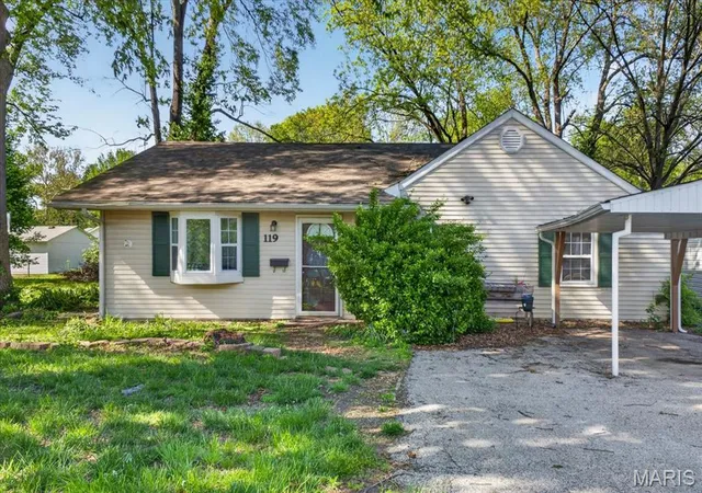 Photo 1 of Single family home for sale at 119 S 37th Street, Belleville, IL 62226 | MLS# MIS26055854 | Listing updated on 2026-09-04