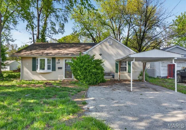 Photo 3 of Single family home for sale at 119 S 37th Street, Belleville, IL 62226 | MLS# MIS26055854 | Listing updated on 2026-09-04