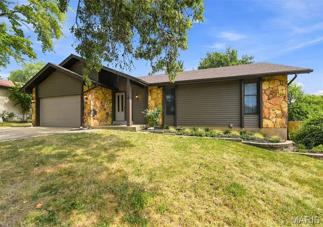 Photo 1 of Single family home for sale at 8 Ardwick Dr, Saint Peters, MO 63376 | MLS# MIS26055856 | Listing updated on 2026-09-25