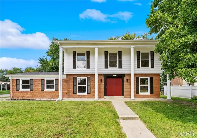 Photo 1 of Single family home for sale at 1319 Springfield Dr, Belleville, IL 62221 | MLS# MIS26055874 | Listing updated on 2026-09-05
