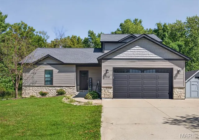 Photo 1 of Sale Pending at 210 Montgomery St, Troy, IL 62294 | MLS# MIS26055876 | Listing updated on 2026-09-08