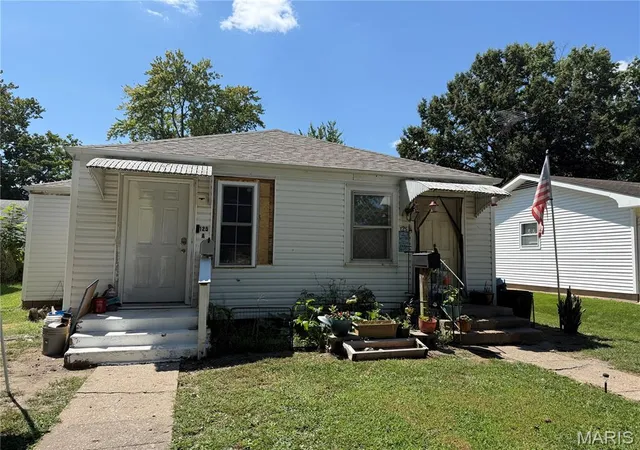 Photo 1 of Sale Pending at 125 S Wentz St #A,B,C, Montgomery City, MO 63361 | MLS# MIS26055881 | Listing updated on 2026-08-29