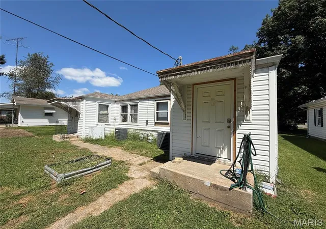 Listing Photo 3 - Condo for sale in building located at 125 S Wentz St, Montgomery, MO 63361 - Unit #A,B,C