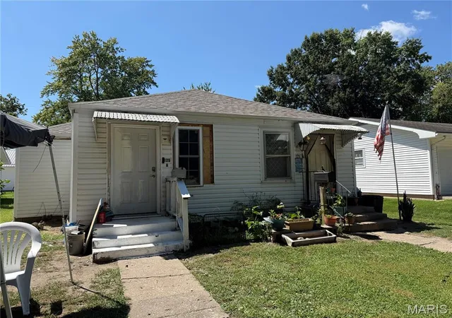 Listing Photo 5 - Condo for sale in building located at 125 S Wentz St, Montgomery, MO 63361 - Unit #A,B,C