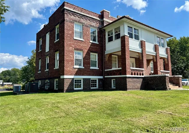 Photo 3 of Sale Pending at 230 Pickering St, Montgomery City, MO 63361 | MLS# MIS26055892 | Listing updated on 2026-08-29