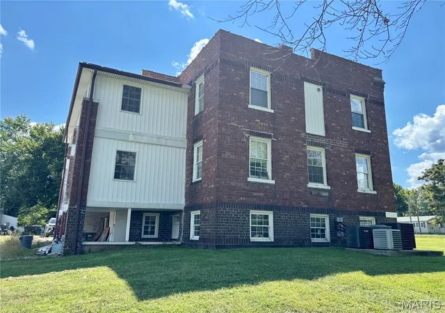 Photo 4 of Sale Pending at 230 Pickering St, Montgomery City, MO 63361 | MLS# MIS26055892 | Listing updated on 2026-08-29