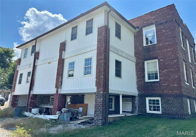 Photo 5 of Sale Pending at 230 Pickering St, Montgomery City, MO 63361 | MLS# MIS26055892 | Listing updated on 2026-08-29