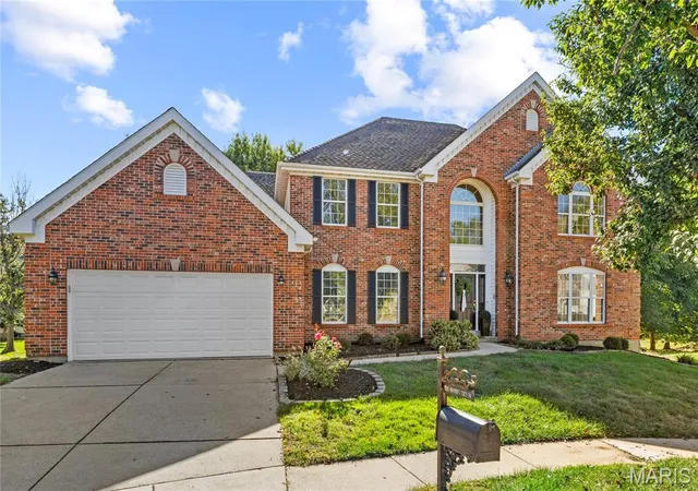 Photo 1 of Single family home for sale at 1015 Nooning Tree Dr, Chesterfield, MO 63017 | MLS# MIS26055894 | Listing updated on 2026-10-10