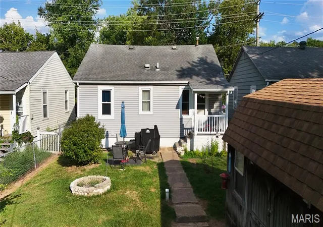 Photo 4 of Sale Pending at 210 E 3Rd St, De Soto, MO 63020 | MLS# MIS26055895 | Listing updated on 2026-09-07