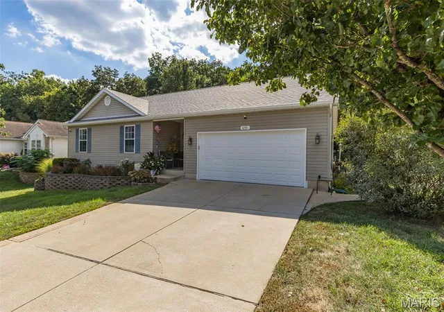 Photo 3 of Single family home for sale at 4285 NW Point Dr, House Springs, MO 63051 | MLS# MIS26055904 | Listing updated on 2026-10-09