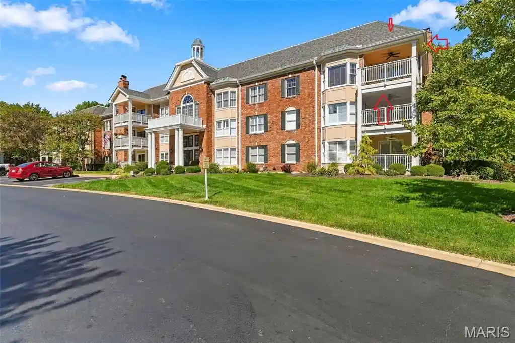 Listing Photo 2 - Condo for sale in 208 Ambridge Ct located at 208 Ambridge Ct, Chesterfield, MO 63017 - Unit #303