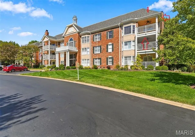 Photo 2 of Sale Pending at 208 Ambridge Ct #303, Chesterfield, MO 63017 | MLS# MIS26055906 | Listing updated on 2026-10-19