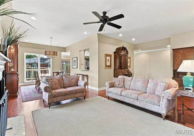 Photo 4 of Sale Pending at 208 Ambridge Ct #303, Chesterfield, MO 63017 | MLS# MIS26055906 | Listing updated on 2026-10-19