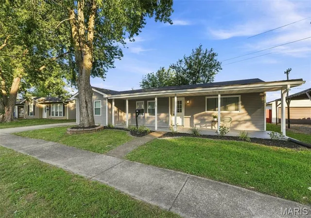 Photo 2 of Single family home for sale at 2528 Reveres Rte, Granite City, IL 62040 | MLS# MIS26055919 | Listing updated on 2026-09-04