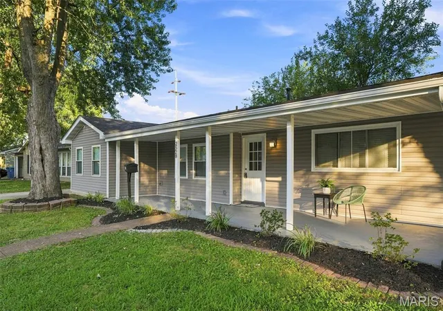 Photo 3 of Single family home for sale at 2528 Reveres Rte, Granite City, IL 62040 | MLS# MIS26055919 | Listing updated on 2026-09-04
