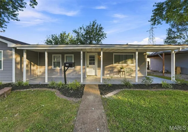 Photo 4 of Single family home for sale at 2528 Reveres Rte, Granite City, IL 62040 | MLS# MIS26055919 | Listing updated on 2026-09-04