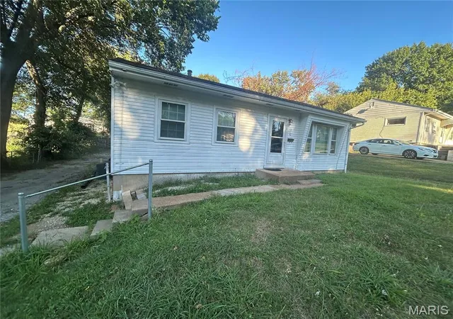 Photo 1 of Single family home for sale at 4320 Russet Dr, Bel Ridge, MO 63134 | MLS# MIS26055926 | Listing updated on 2026-08-29