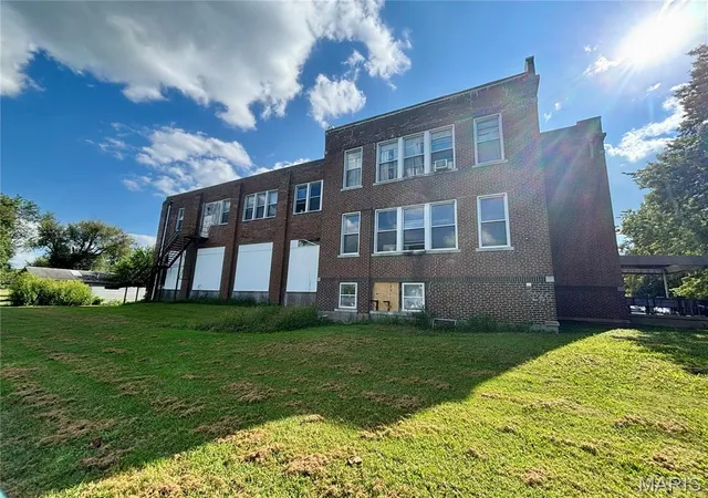 Photo 3 of Sale Pending at 610 Clay St, Wellsville, MO 63384 | MLS# MIS26055934 | Listing updated on 2026-08-31