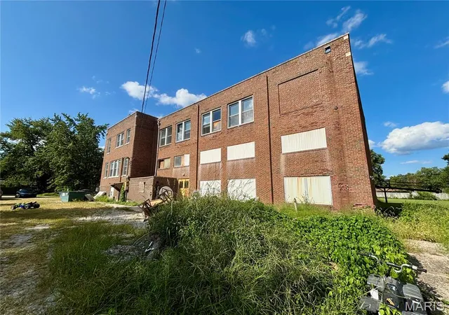 Photo 5 of Sale Pending at 610 Clay St, Wellsville, MO 63384 | MLS# MIS26055934 | Listing updated on 2026-08-31