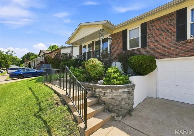 Photo 3 of Sale Pending at 4260 Martyridge Dr, St Louis, MO 63129 | MLS# MIS26055943 | Listing updated on 2026-09-02