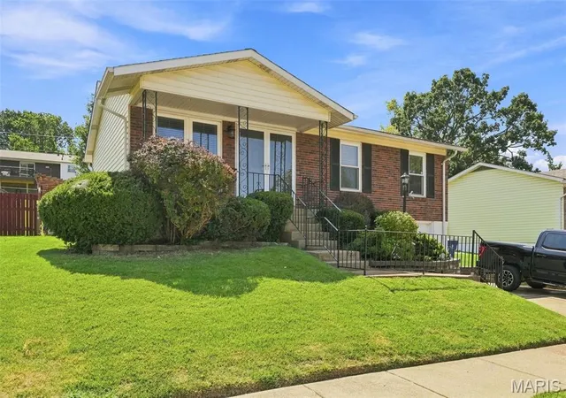 Photo 3 of Sale Pending at 4260 Martyridge Dr, St Louis, MO 63129 | MLS# MIS26055943 | Listing updated on 2026-09-02