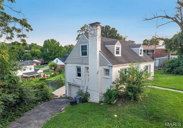 Photo 4 of Single family home for sale at 6710 Kenwood Dr, Saint Louis, MO 63121 | MLS# MIS26055948 | Listing updated on 2026-09-02