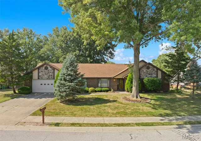 Photo 1 of Single family home for sale at 1027 Shadow Ridge Xing, O Fallon, IL 62269 | MLS# MIS26055949 | Listing updated on 2026-09-08