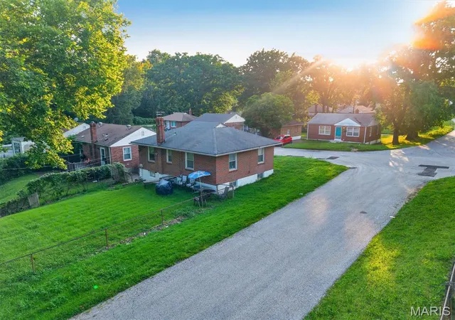 Photo 4 of Single family home for sale at 4610 Seattle St, Saint Louis, MO 63121 | MLS# MIS26055959 | Listing updated on 2026-09-05