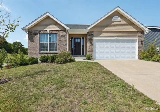 Photo 2 of Single family home for sale at 777 Crk View Dr, Fenton, MO 63026 | MLS# MIS26055963 | Listing updated on 2026-10-04