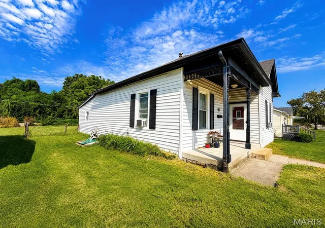 Photo 3 of Single family home for sale at 2119 N 4Th St, St Charles, MO 63301 | MLS# MIS26055968 | Listing updated on 2026-09-01