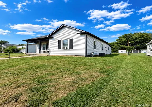 Photo 3 of Single family home for sale at 2119 N 4th St, St Charles, MO 63301 | MLS# MIS26055968 | Listing updated on 2026-09-19