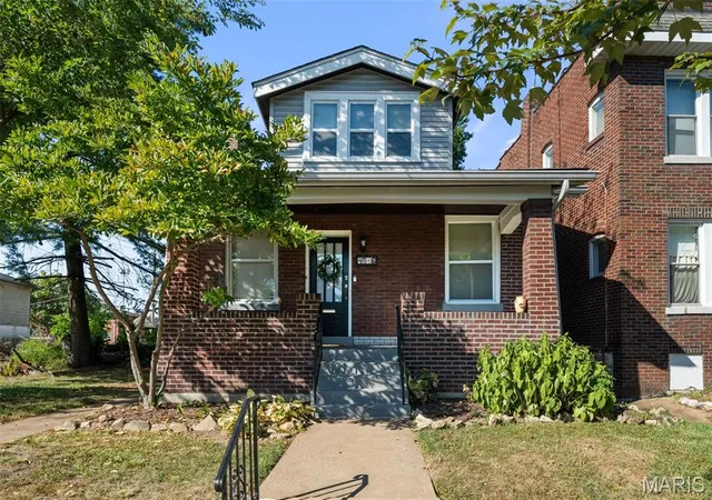 Photo 3 of Sale Pending at 4716 Milentz Ave, Saint Louis, MO 63116 | MLS# MIS26055970 | Listing updated on 2026-09-22