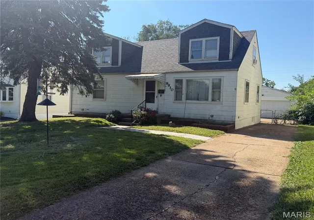 Photo 2 of Sale Pending at 9930 Iveland Dr, Overland, MO 63114 | MLS# MIS26055978 | Listing updated on 2026-09-03