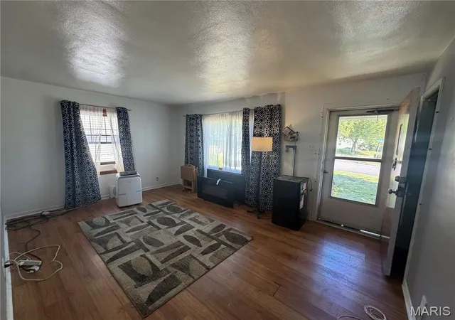Photo 3 of Sale Pending at 9930 Iveland Dr, Overland, MO 63114 | MLS# MIS26055978 | Listing updated on 2026-09-03