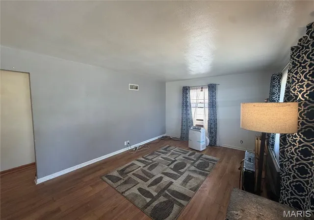 Photo 3 of Sale Pending at 9930 Iveland Dr, Overland, MO 63114 | MLS# MIS26055978 | Listing updated on 2026-09-03