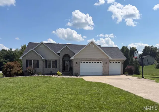 Photo 1 of Single family home for sale at 20 Glory Dr, Highland, IL 62249 | MLS# MIS26055984 | Listing updated on 2026-09-06