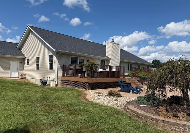 Photo 4 of Single family home for sale at 20 Glory Dr, Highland, IL 62249 | MLS# MIS26055984 | Listing updated on 2026-09-06