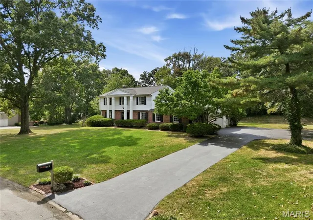 Photo 2 of Single family home for sale at 2073 Willow Leaf Dr, Saint Louis, MO 63131 | MLS# MIS26055991 | Listing updated on 2026-10-05