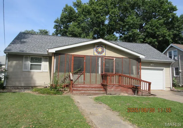 Photo 2 of Sale Pending at 2415 N Carolina St, Louisiana, MO 63353 | MLS# MIS26055997 | Listing updated on 2026-10-01