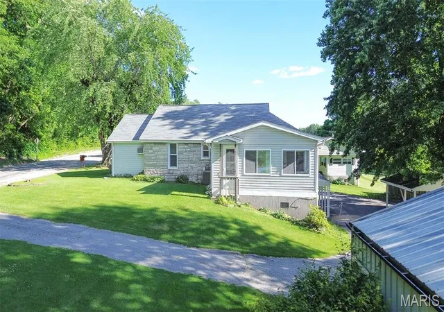 Photo 1 of Sale Pending at 718 S Water St, Hamburg, IL 62045 | MLS# MIS26056001 | Listing updated on 2026-09-26