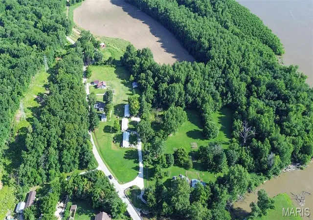 Photo 2 of Sale Pending at 718 S Water St, Hamburg, IL 62045 | MLS# MIS26056001 | Listing updated on 2026-09-26