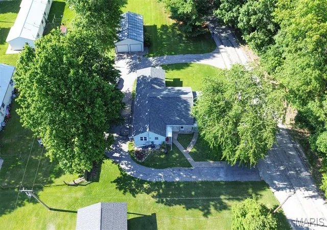 Photo 4 of Sale Pending at 718 S Water St, Hamburg, IL 62045 | MLS# MIS26056001 | Listing updated on 2026-09-26